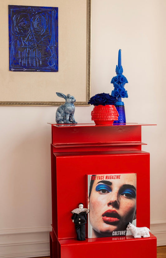 Pedestal rojo de hierro