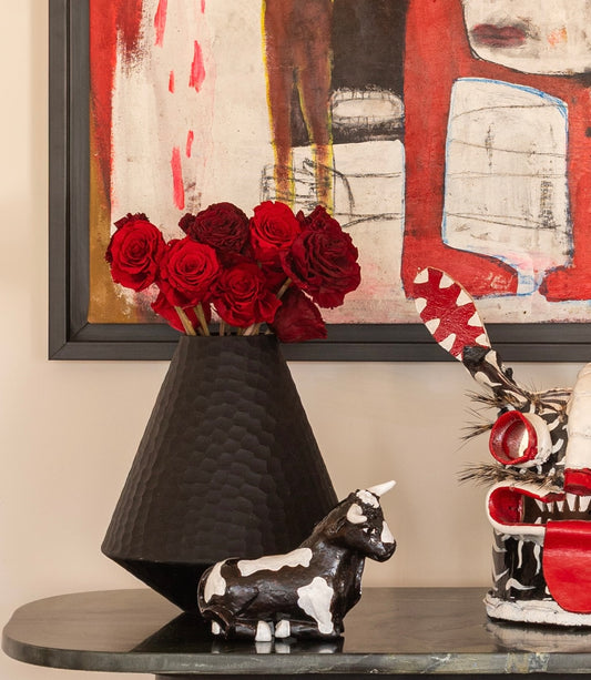 Florero negro con rosas Preservadas