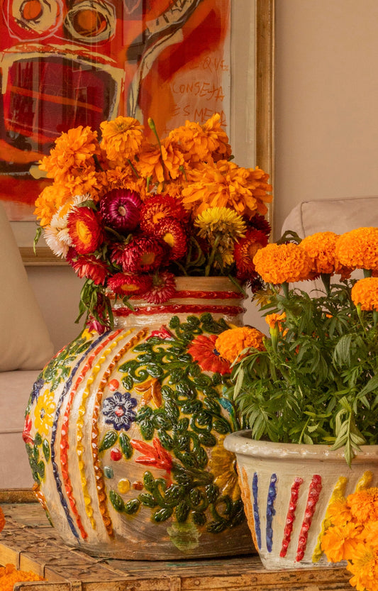 Maceta con flores de colores