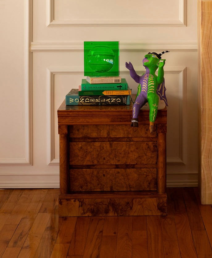 Buró en raíz de nogal